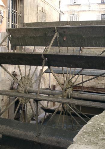 Avignon, rue des Teinturiers